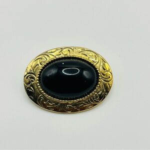 1928 Brand Black Cabochon Gold Tone Oval Brooch Pin